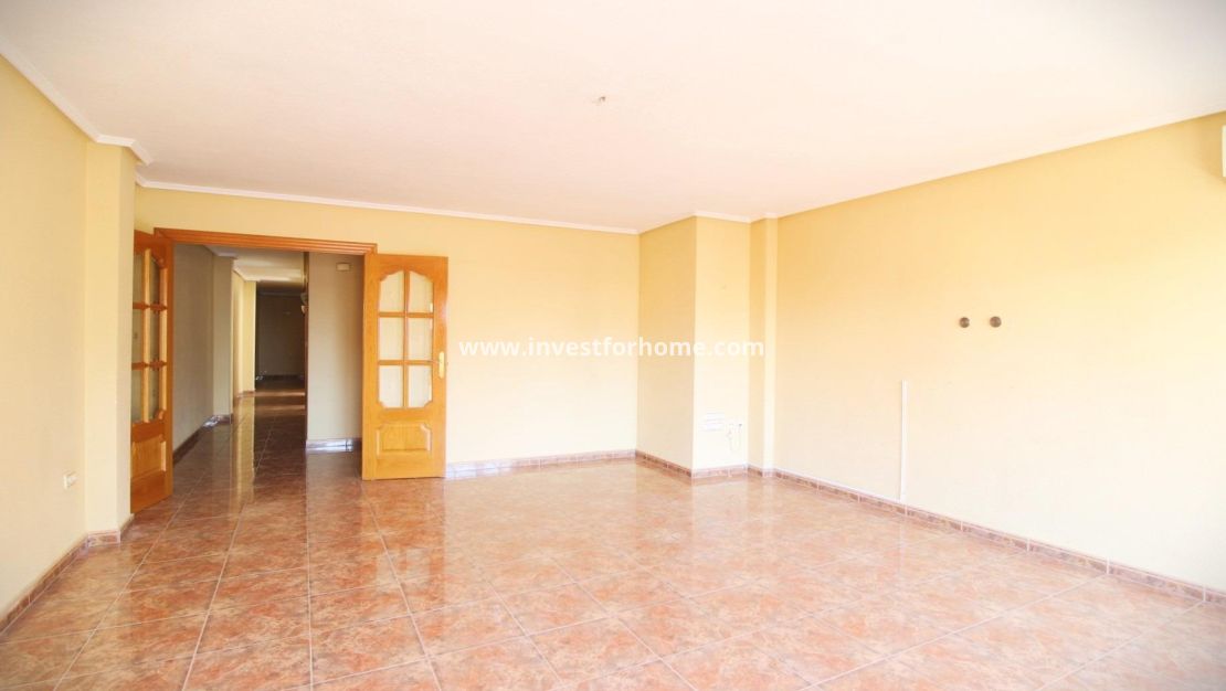 Sale - Apartment - Torrevieja - Centro
