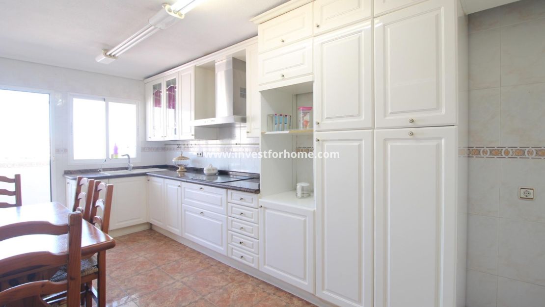 Sale - Apartment - Torrevieja - Centro