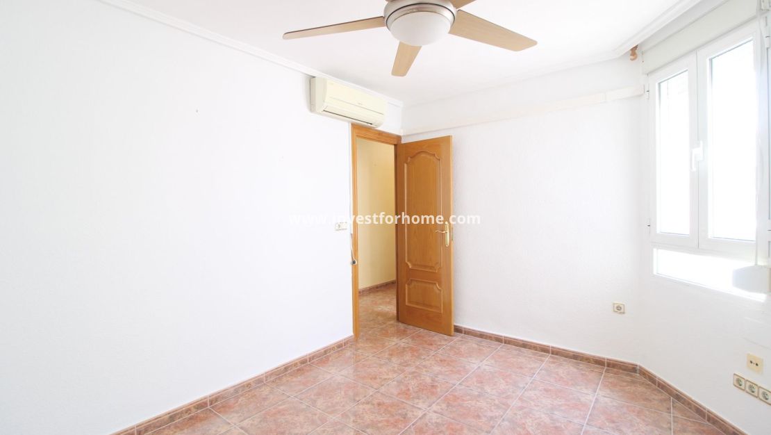 Sale - Apartment - Torrevieja - Centro