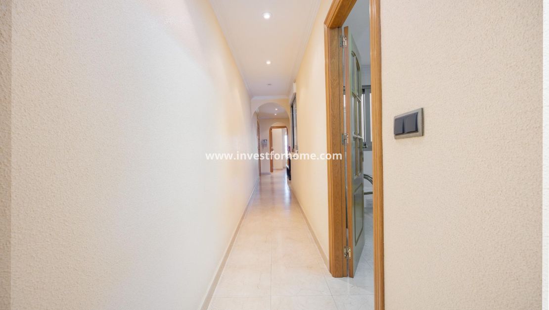 Sale - Apartment - Torrevieja - Centro
