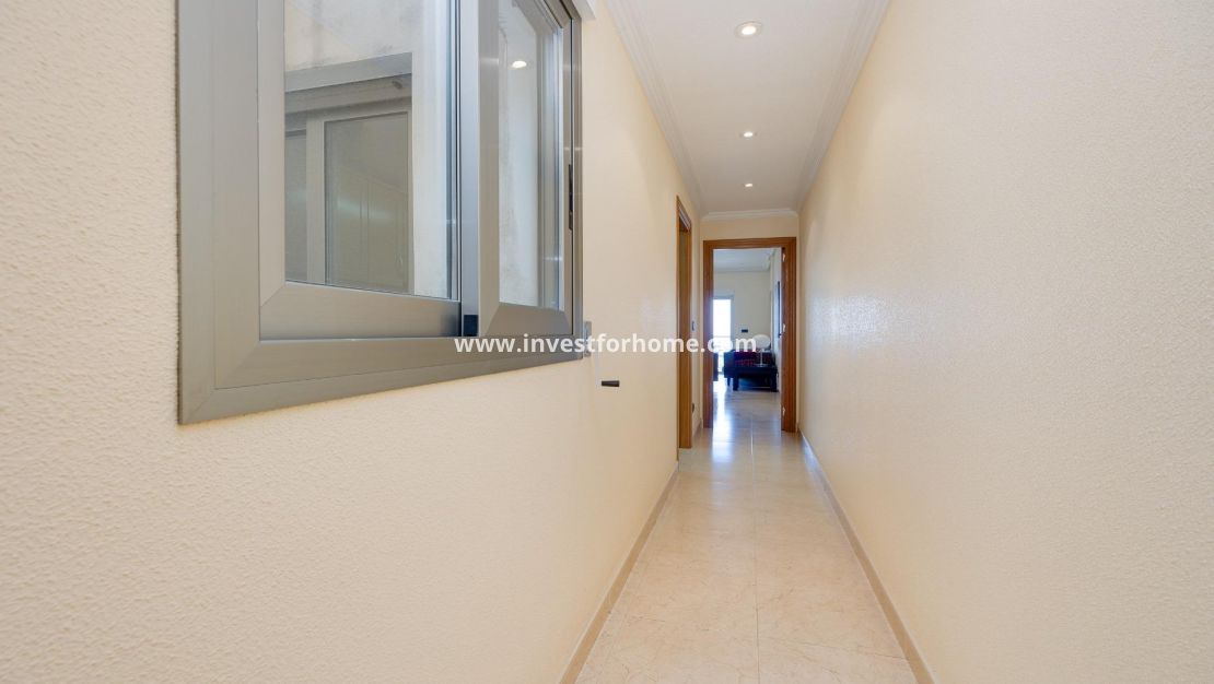 Sale - Apartment - Torrevieja - Centro