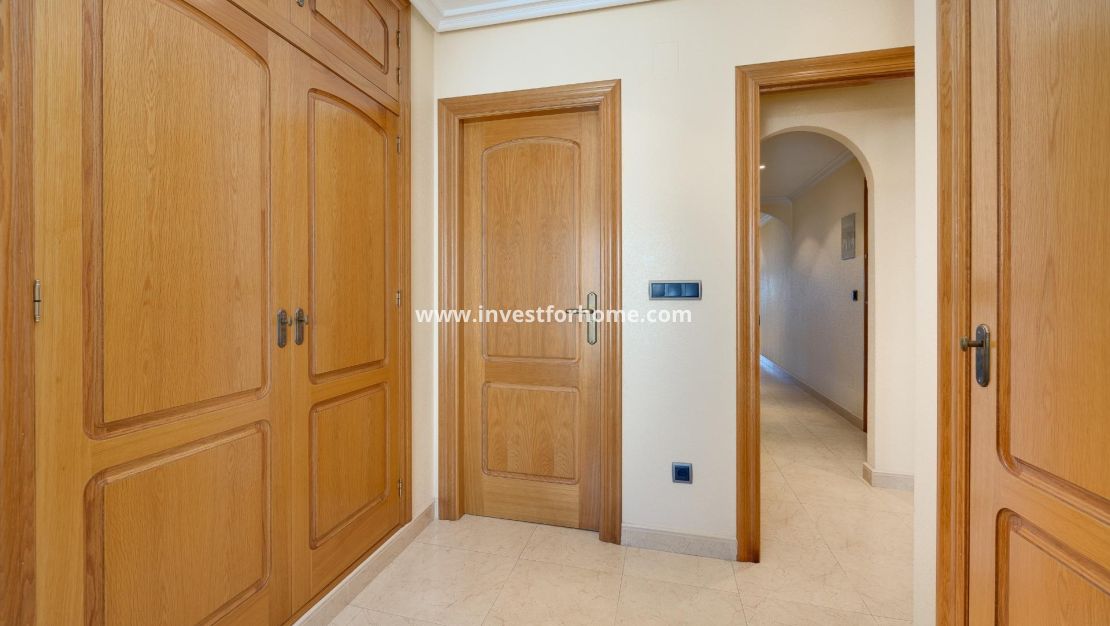 Sale - Apartment - Torrevieja - Centro