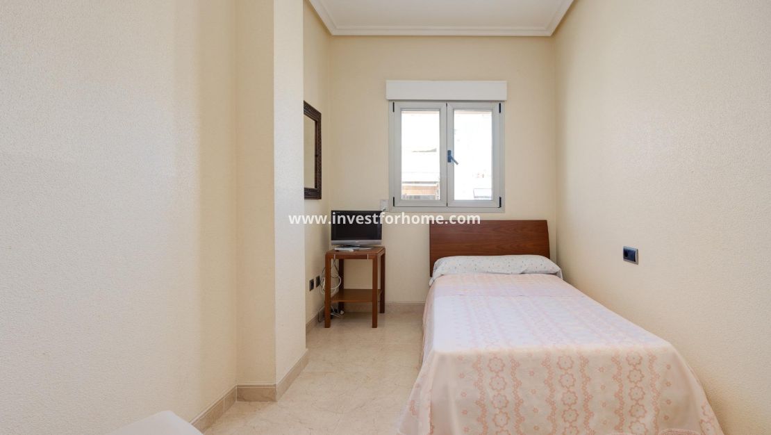 Sale - Apartment - Torrevieja - Centro