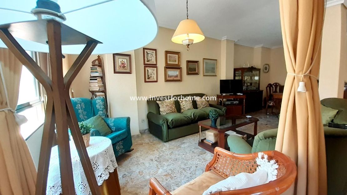 Sale - Apartment - Torrevieja - Centro