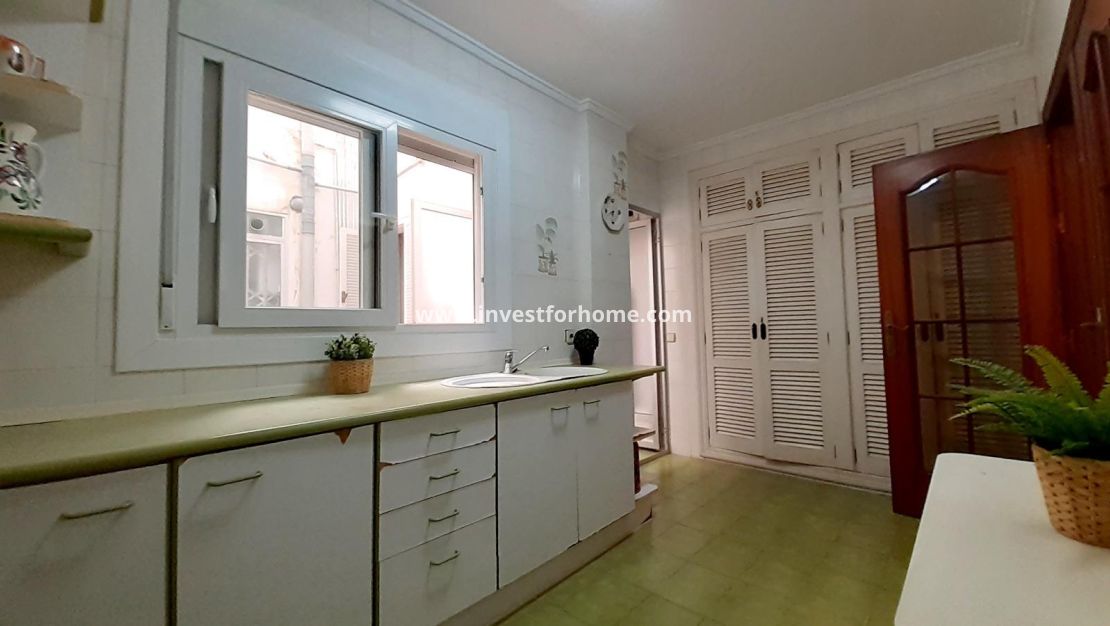 Sale - Apartment - Torrevieja - Centro