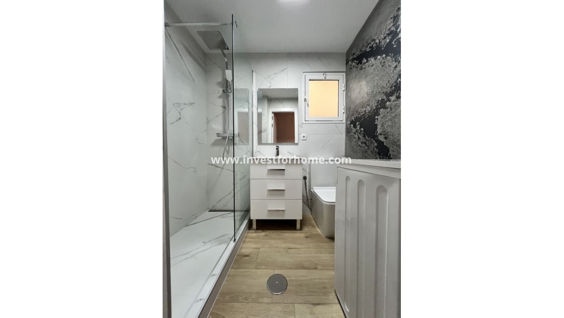 Sale - Apartment - Torrevieja - Centro