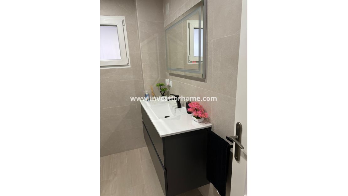 Sale - Apartment - Torrevieja - Centro