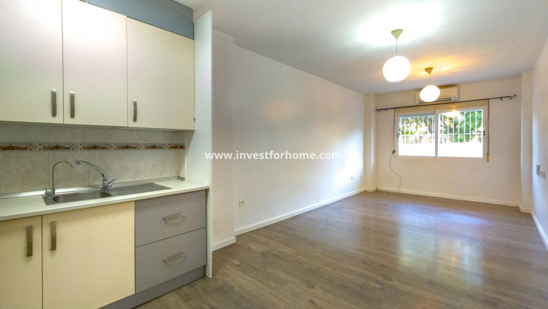 Sale - Apartment - Torrevieja - Centro