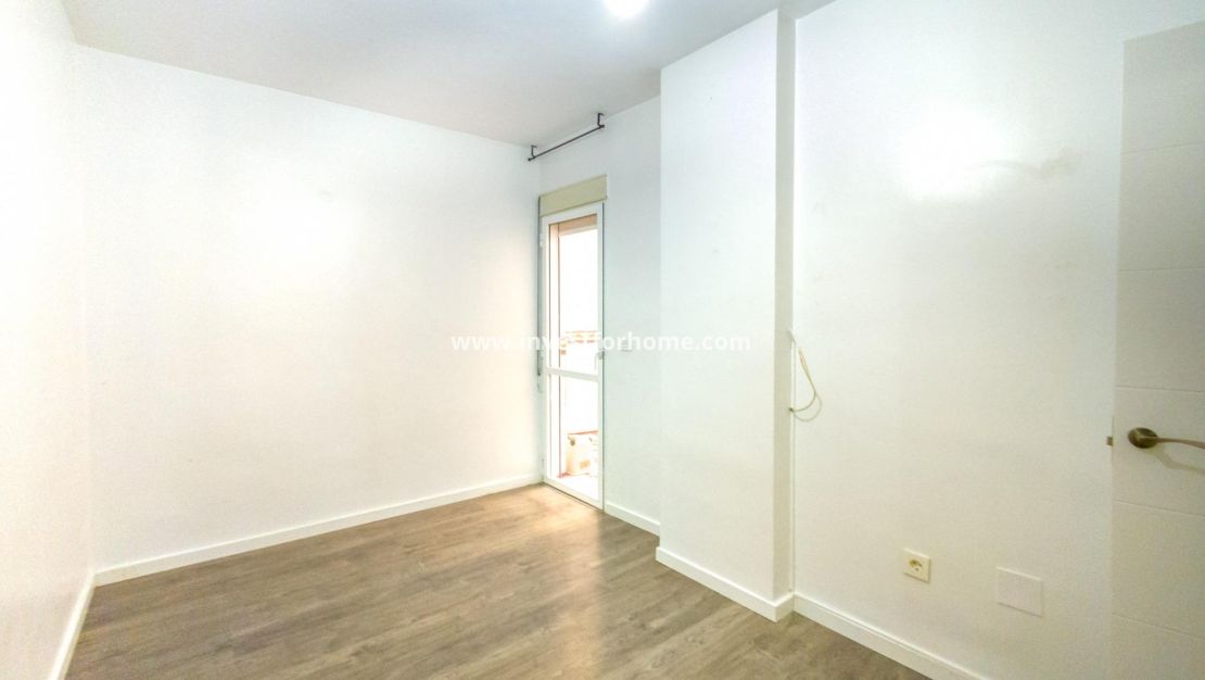 Sale - Apartment - Torrevieja - Centro