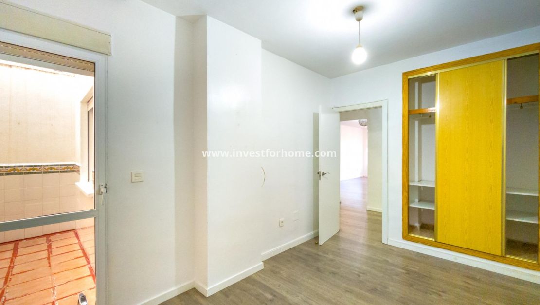 Sale - Apartment - Torrevieja - Centro