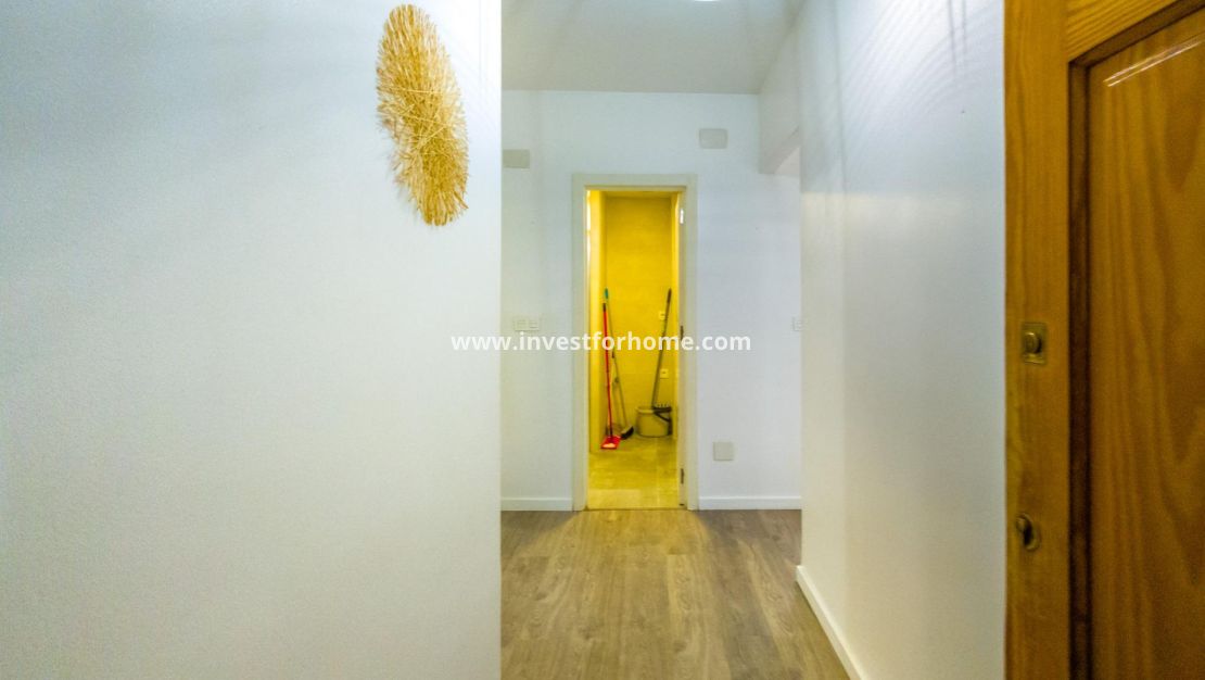 Sale - Apartment - Torrevieja - Centro