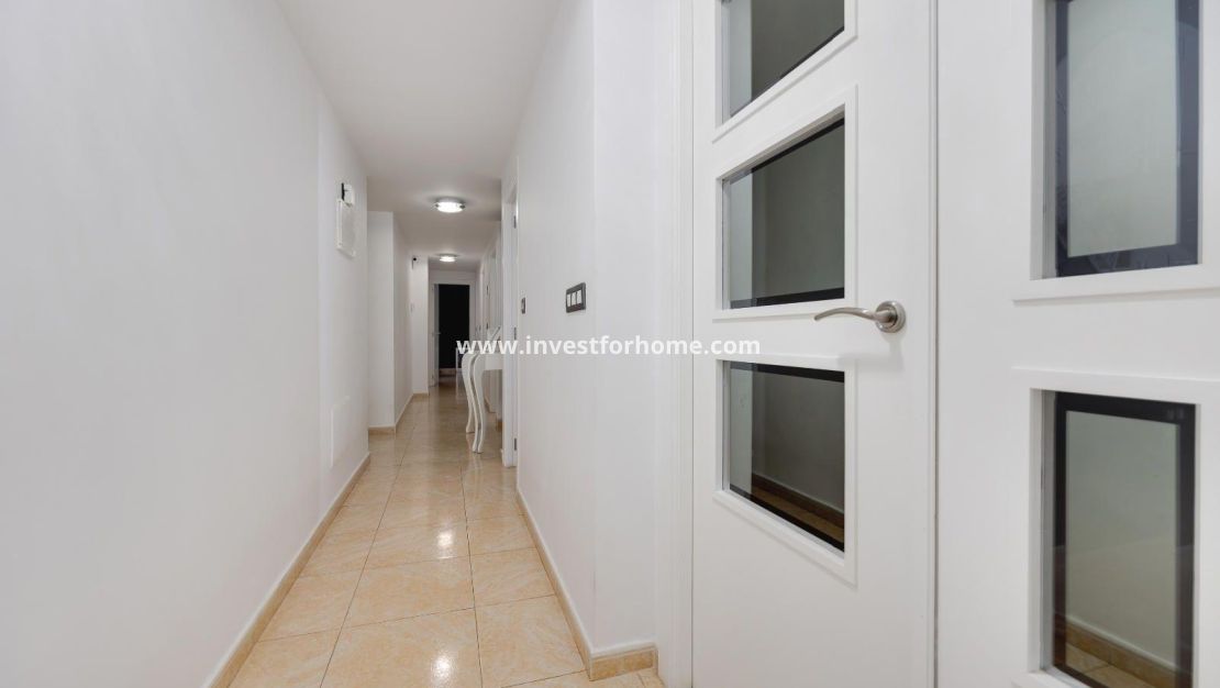 Sale - Apartment - Torrevieja - Centro