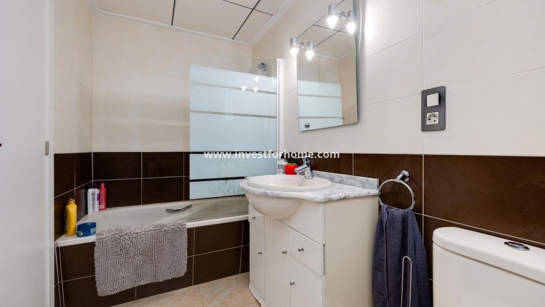 Sale - Apartment - Torrevieja - Centro