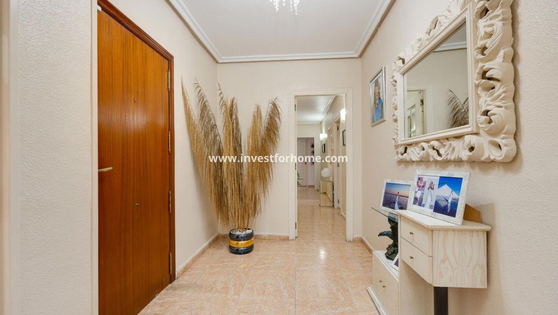Sale - Apartment - Torrevieja - Centro