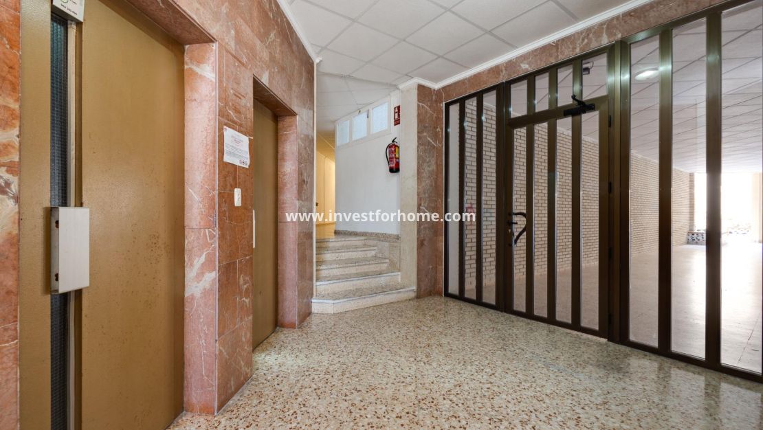 Sale - Apartment - Torrevieja - Centro