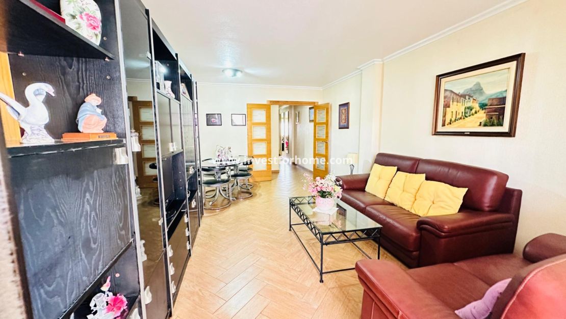 Sale - Apartment - Torrevieja - Centro