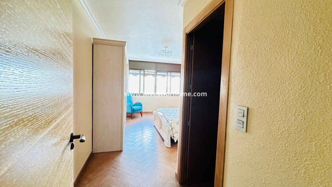 Sale - Apartment - Torrevieja - Centro