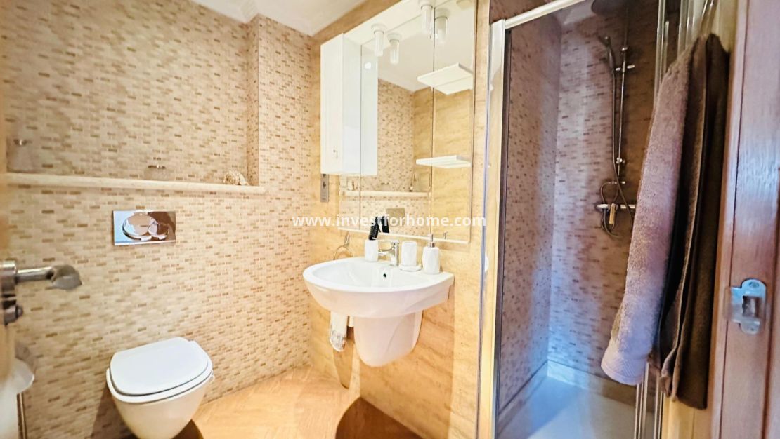 Sale - Apartment - Torrevieja - Centro