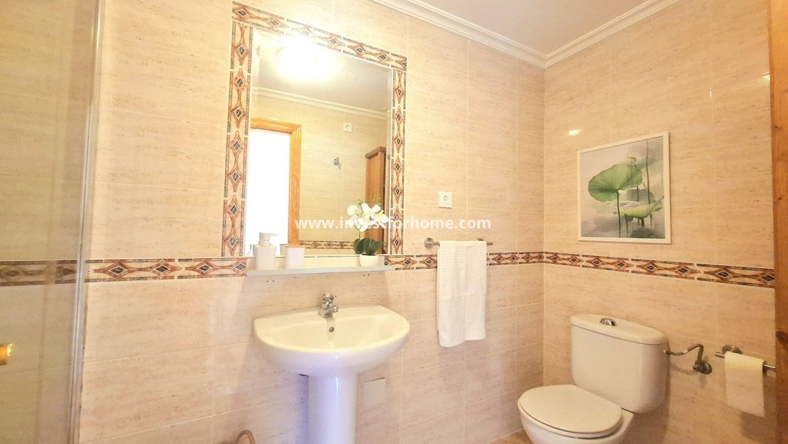 Sale - Apartment - Torrevieja - Centro