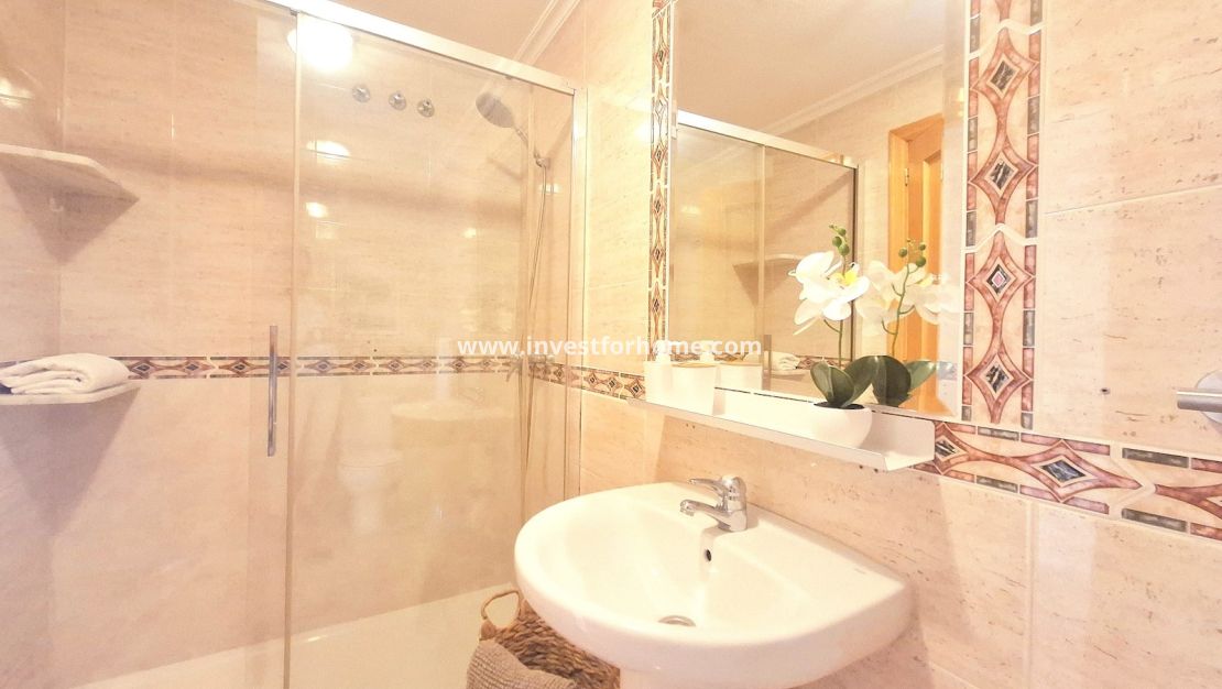 Sale - Apartment - Torrevieja - Centro