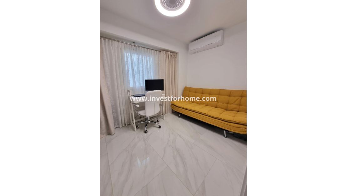 Sale - Apartment - Torrevieja - Centro