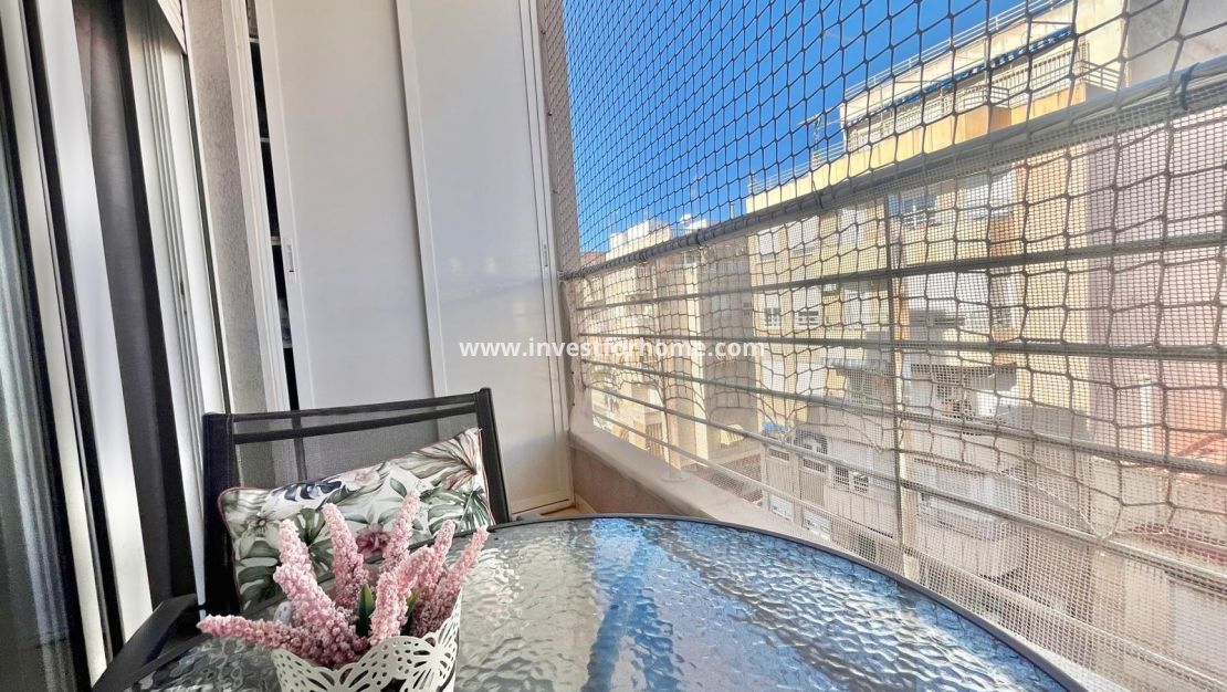 Sale - Apartment - Torrevieja - Centro