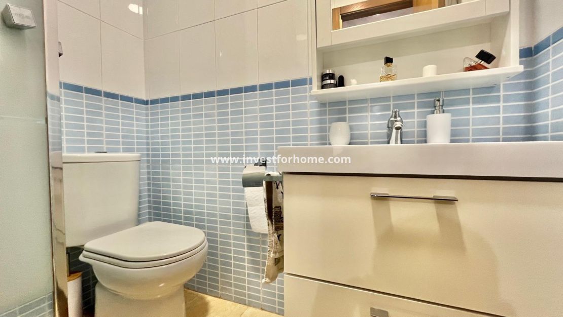 Sale - Apartment - Torrevieja - Centro