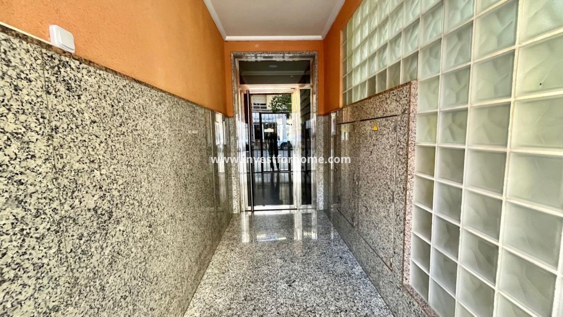 Sale - Apartment - Torrevieja - Centro