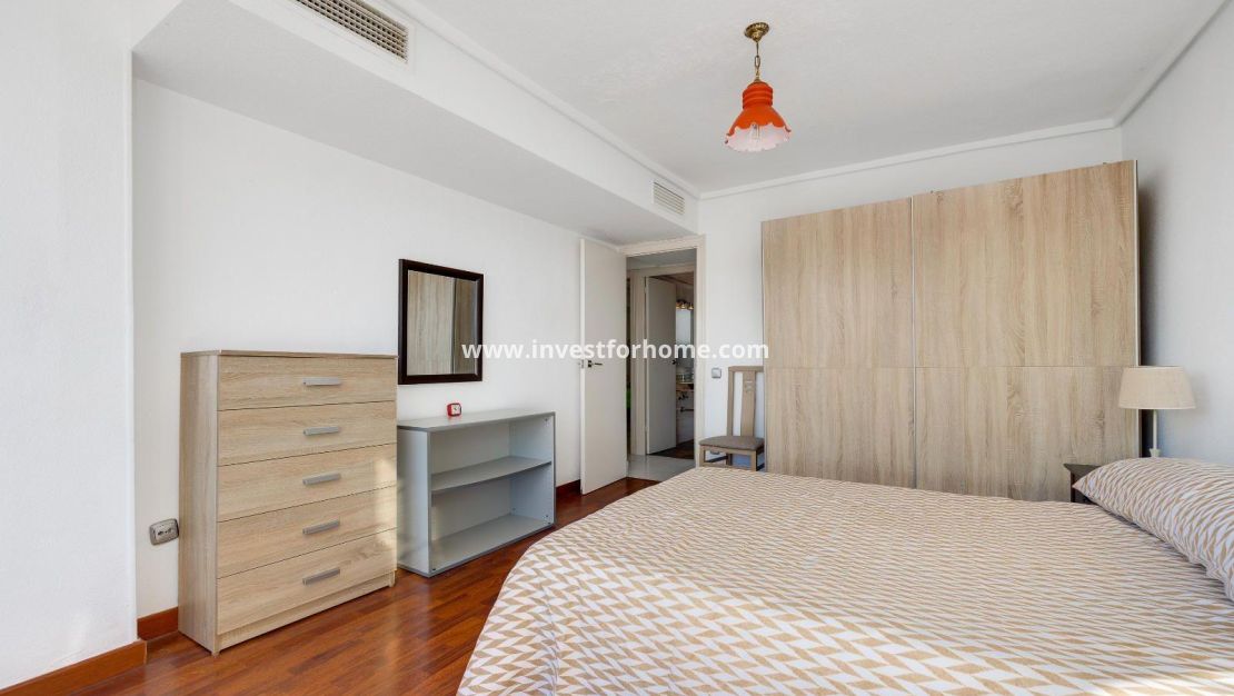 Sale - Apartment - Torrevieja - Centro