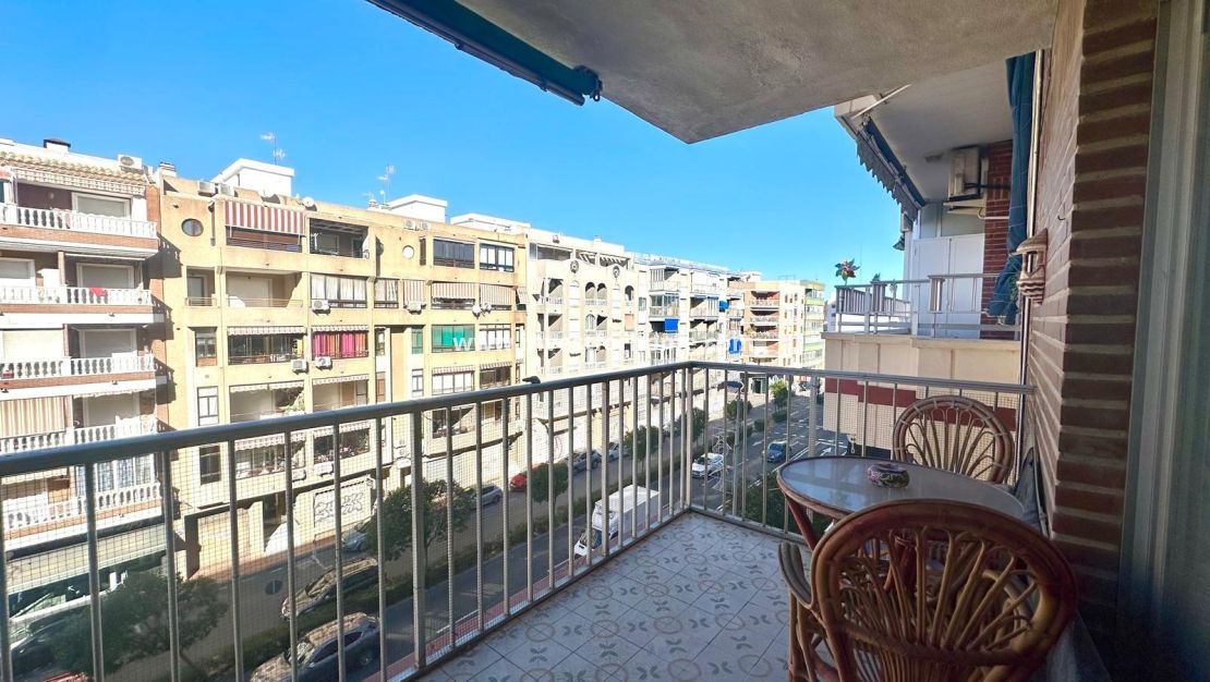 Sale - Apartment - Torrevieja - Centro