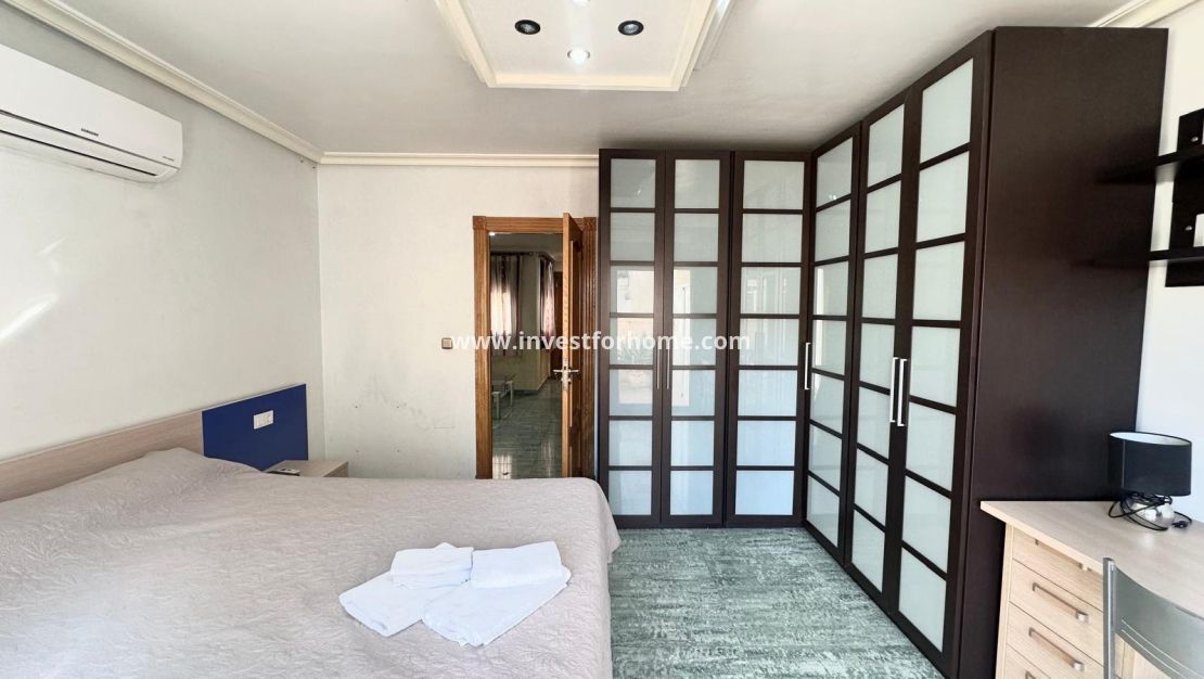 Sale - Apartment - Torrevieja - Centro