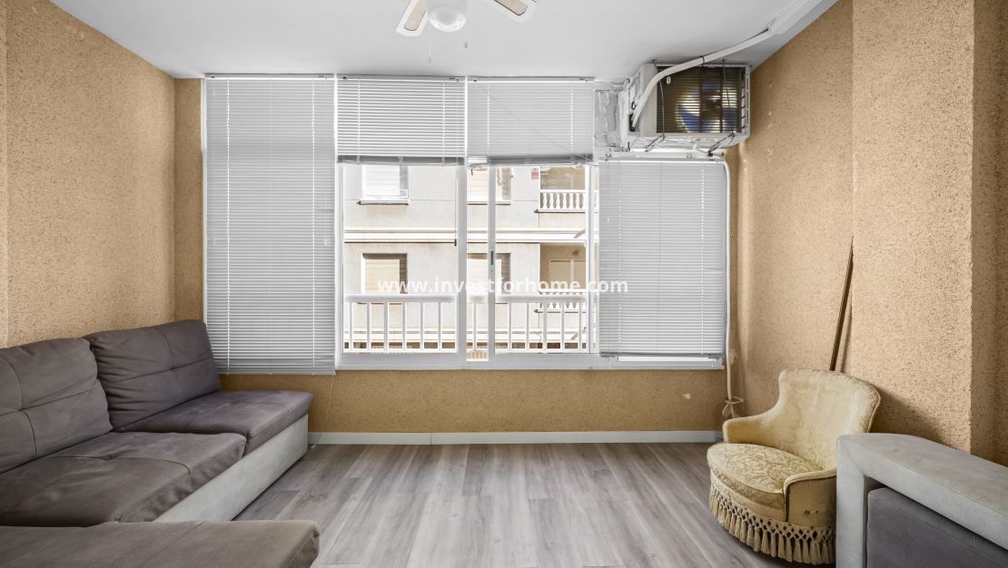 Sale - Apartment - Torrevieja - Centro