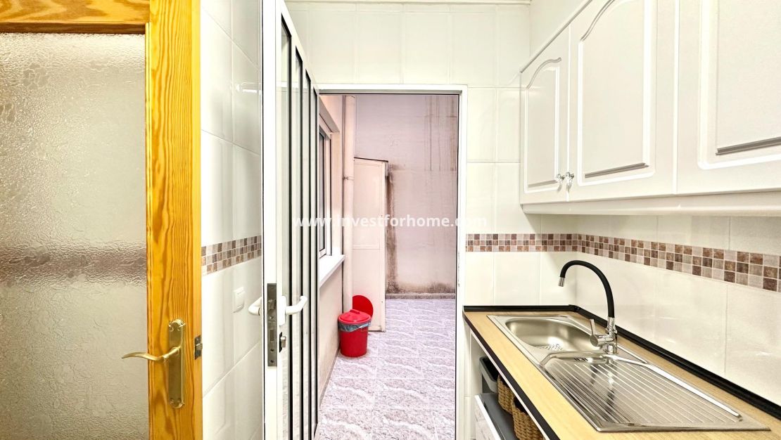 Sale - Apartment - Torrevieja - Centro