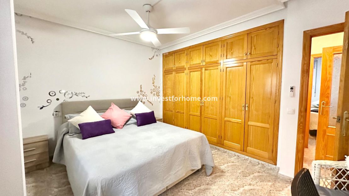 Sale - Apartment - Torrevieja - Centro