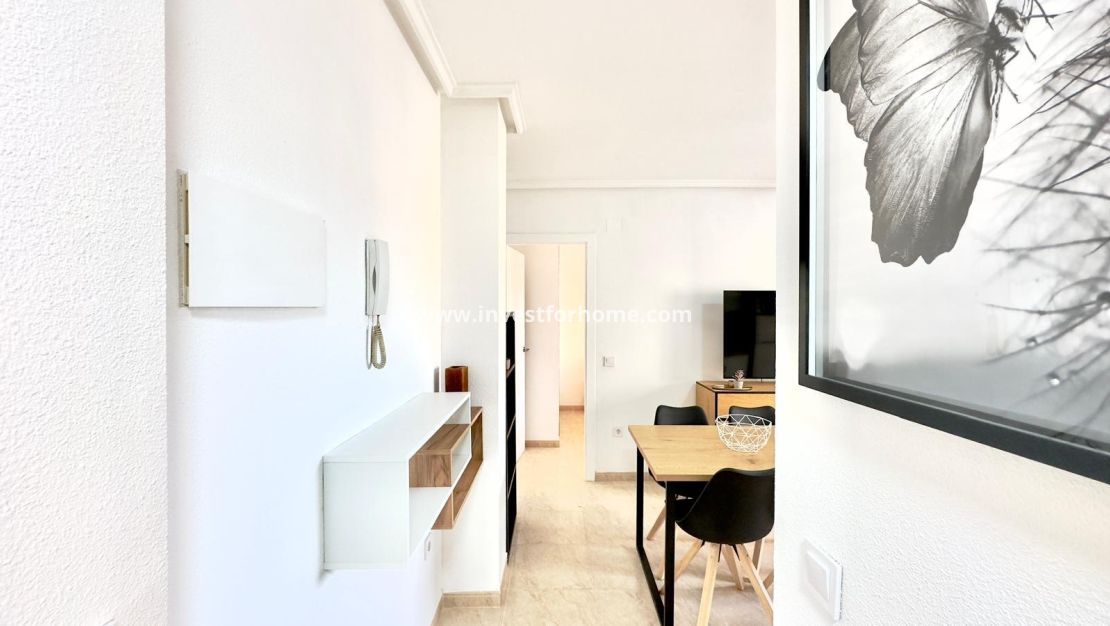 Sale - Apartment - Torrevieja - Centro