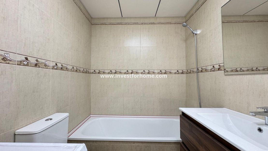 Sale - Apartment - Torrevieja - Centro