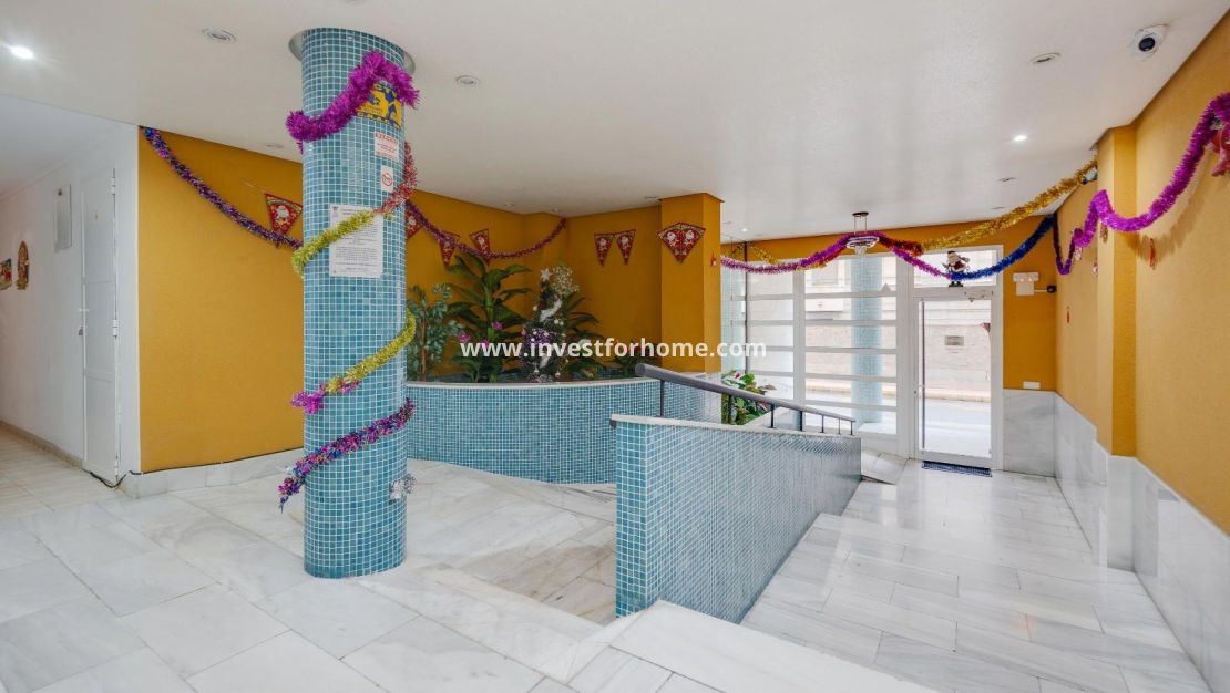 Sale - Apartment - Torrevieja - Centro