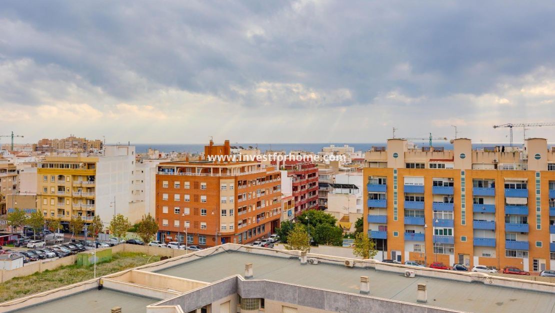 Sale - Apartment - Torrevieja - Centro
