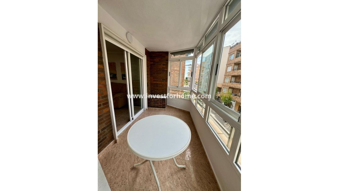 Sale - Apartment - Torrevieja - Centro
