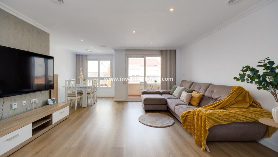 Sale - Apartment - Torrevieja - Centro