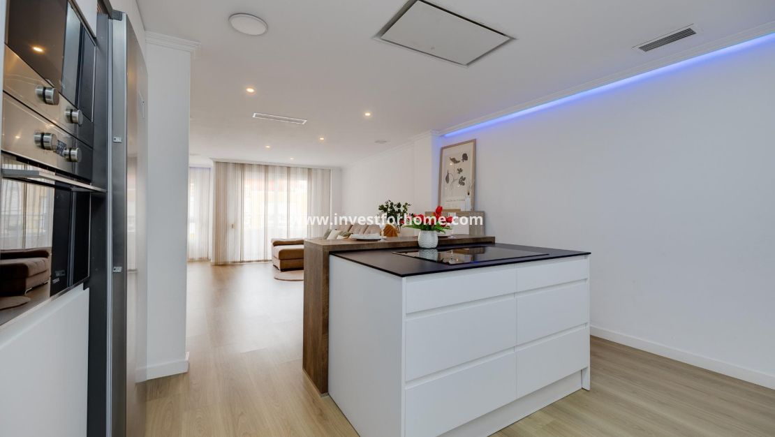 Sale - Apartment - Torrevieja - Centro