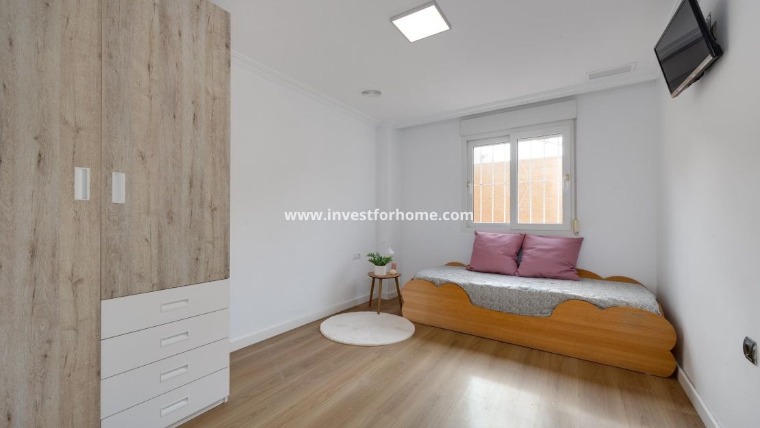 Sale - Apartment - Torrevieja - Centro