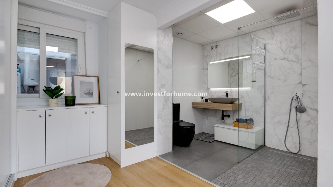 Sale - Apartment - Torrevieja - Centro