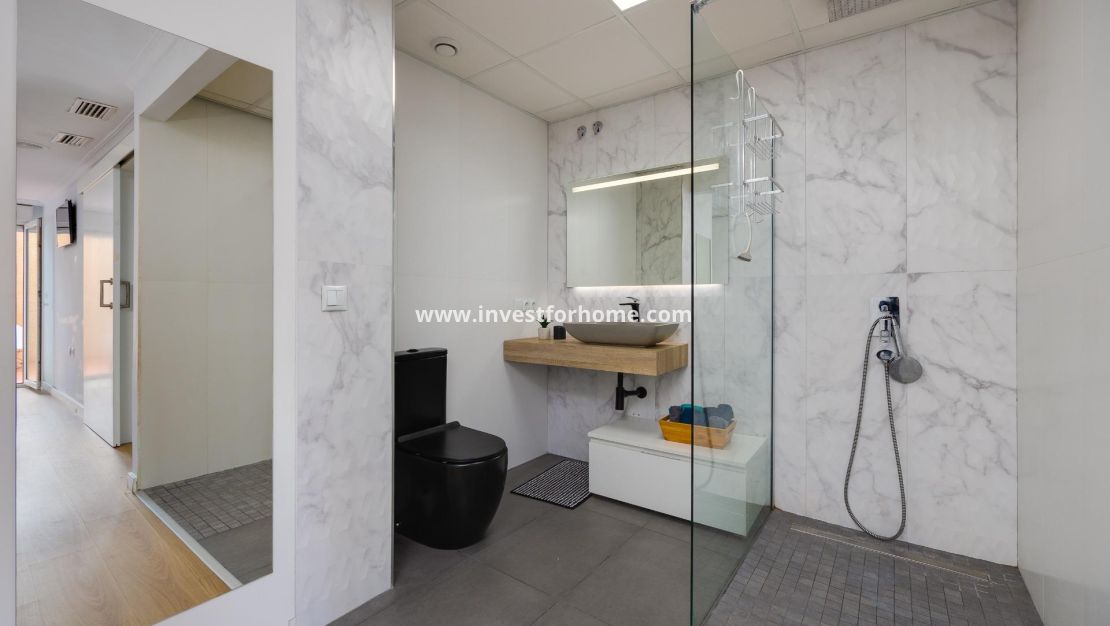 Sale - Apartment - Torrevieja - Centro