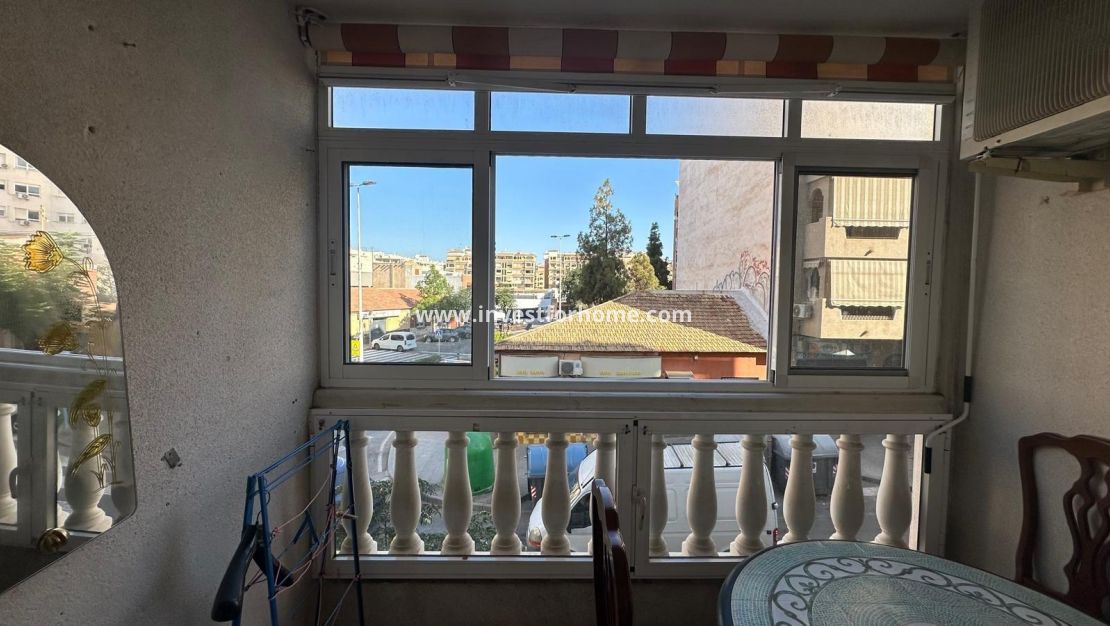 Sale - Apartment - Torrevieja - Centro