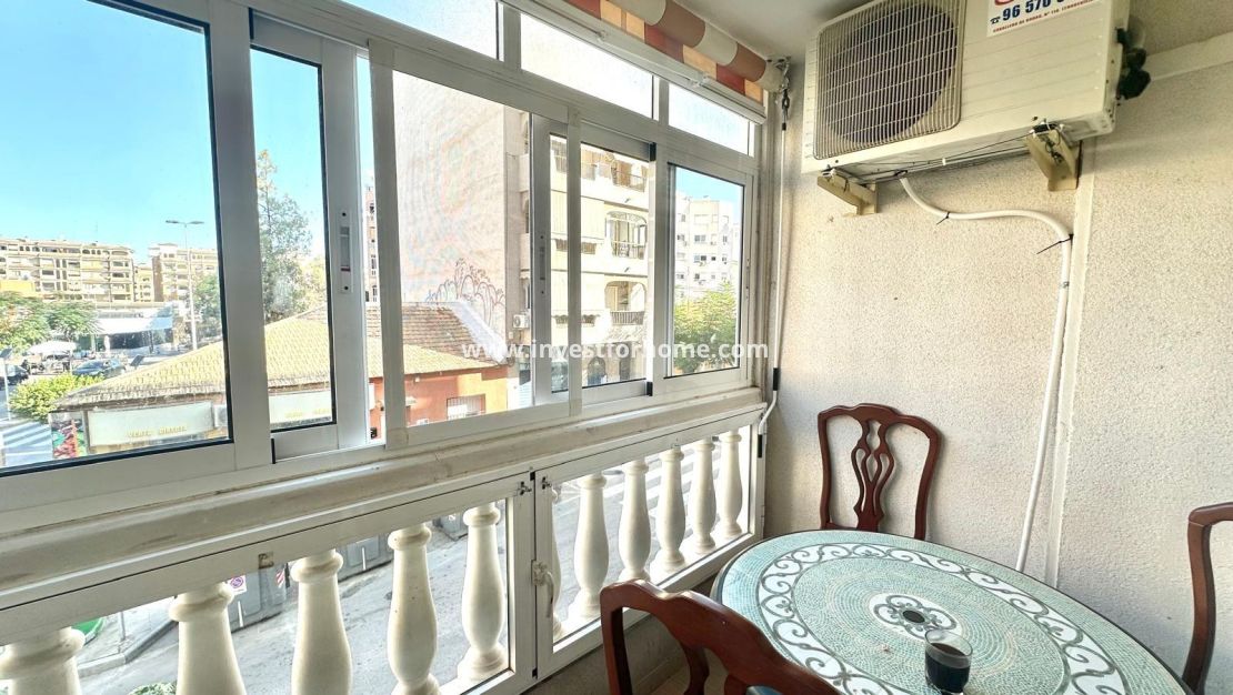 Sale - Apartment - Torrevieja - Centro