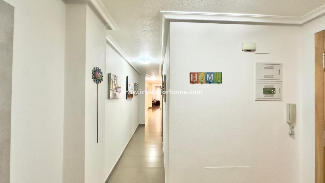 Sale - Apartment - Torrevieja - Centro