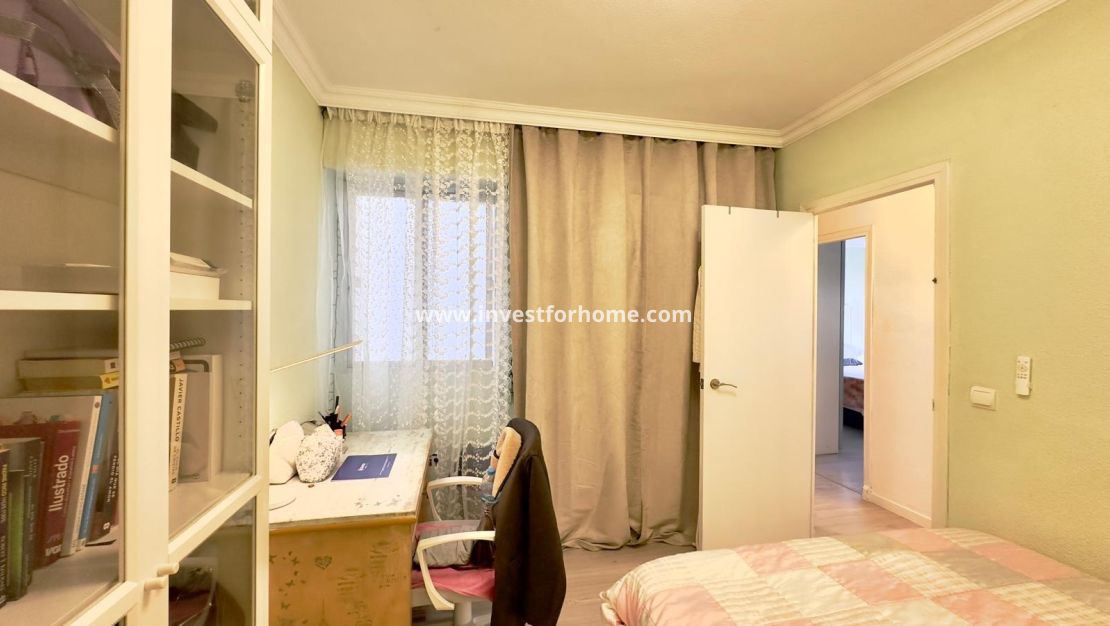 Sale - Apartment - Torrevieja - Centro