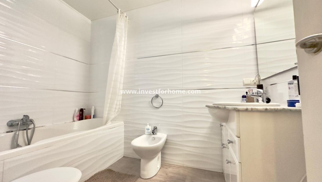 Sale - Apartment - Torrevieja - Centro