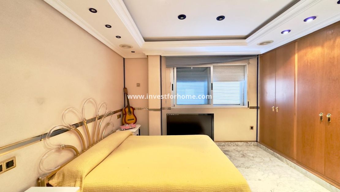 Sale - Apartment - Torrevieja - Centro